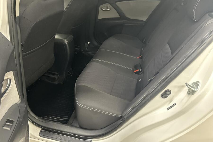 Toyota Avensis vaihtoauto