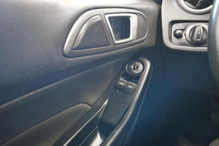 Ford Fiesta vaihtoauto