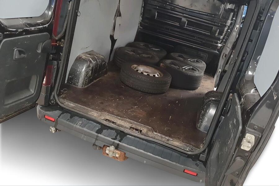 Opel Vivaro vaihtoauto