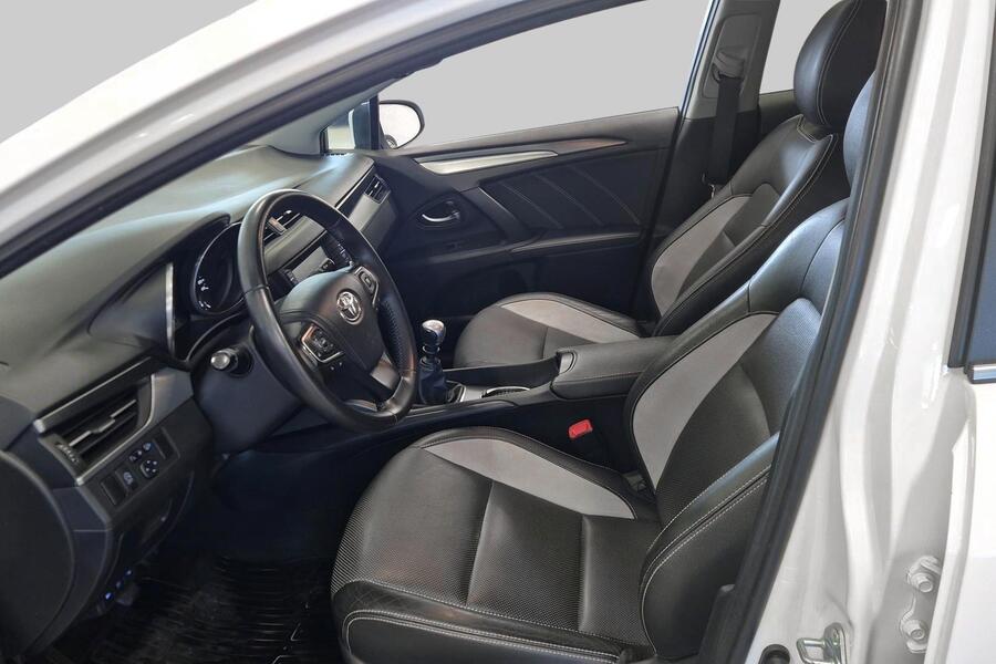 Toyota Avensis vaihtoauto