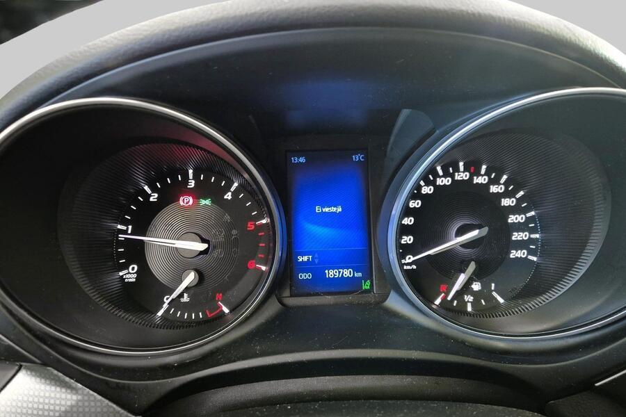Toyota Avensis vaihtoauto