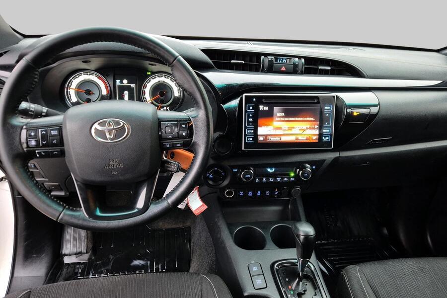 Toyota Hilux vaihtoauto