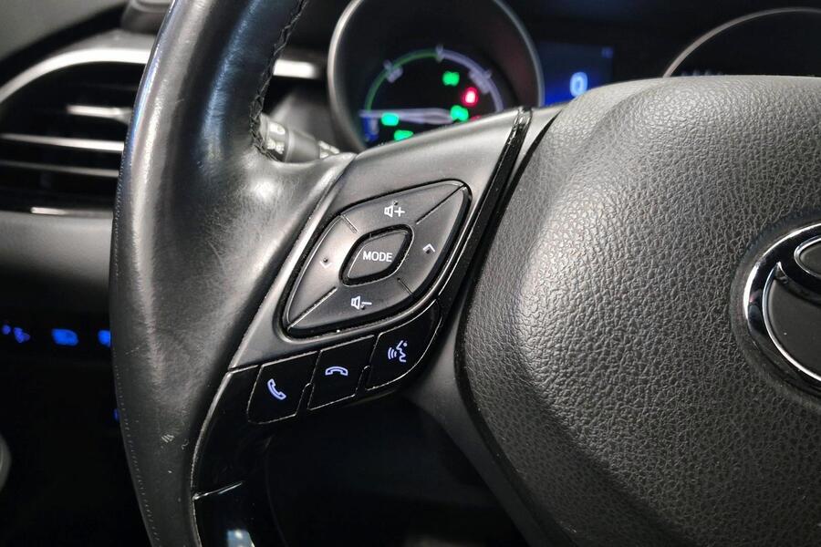 Toyota C-HR vaihtoauto