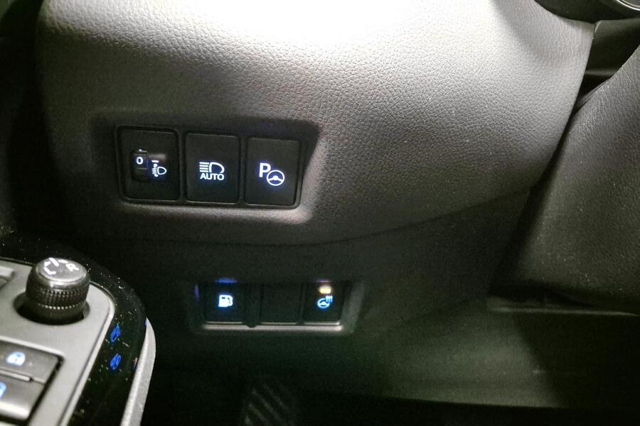 Toyota C-HR vaihtoauto