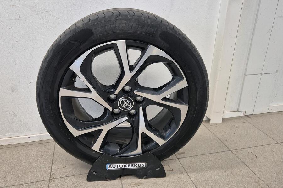 Toyota C-HR vaihtoauto