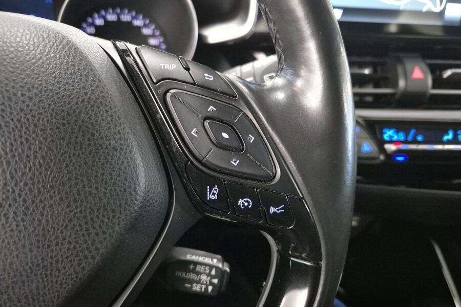 Toyota C-HR vaihtoauto