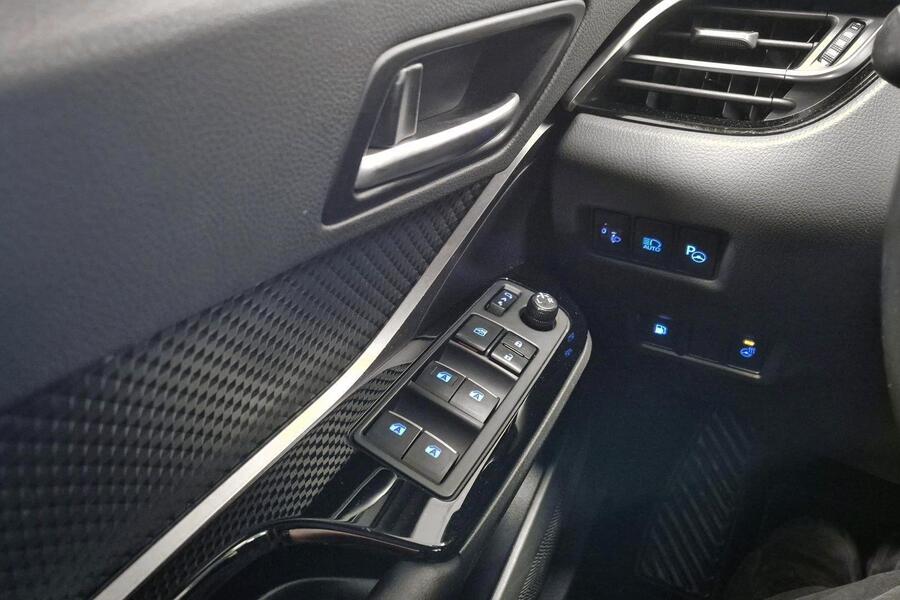 Toyota C-HR vaihtoauto