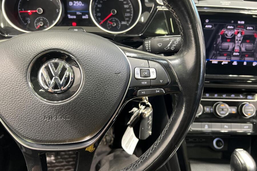 Volkswagen Touran vaihtoauto