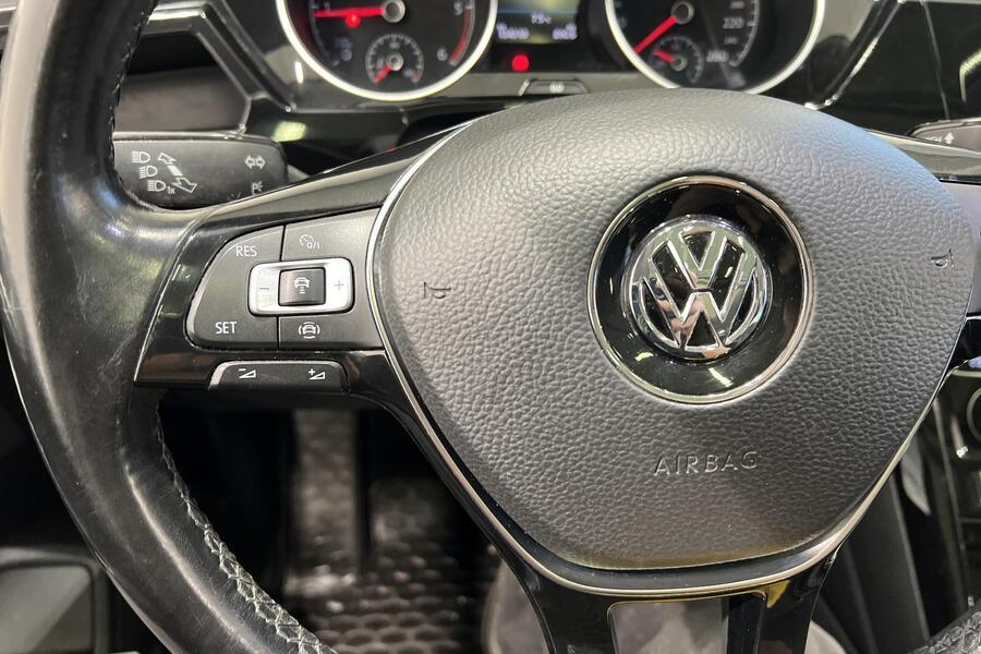Volkswagen Touran vaihtoauto