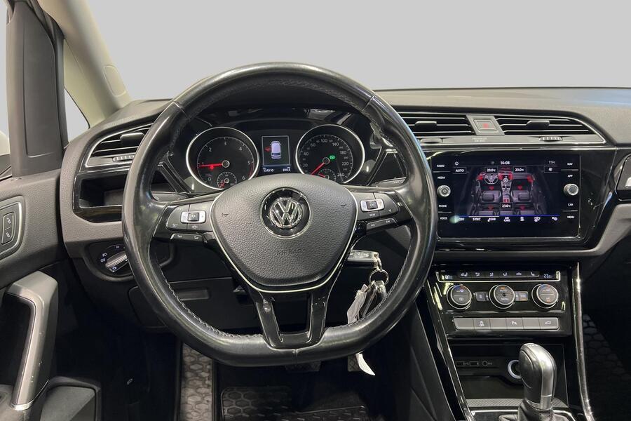 Volkswagen Touran vaihtoauto
