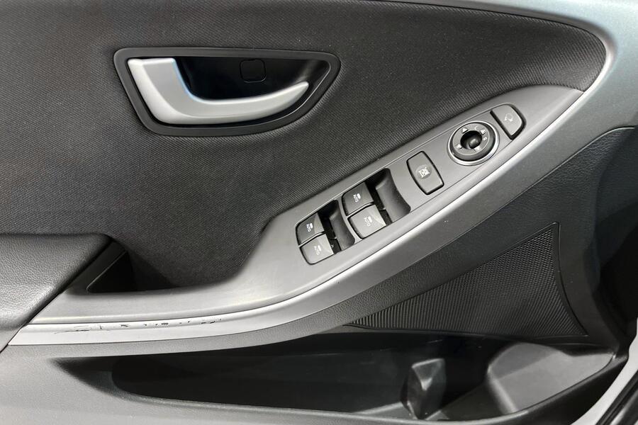 Hyundai i30 5d vaihtoauto