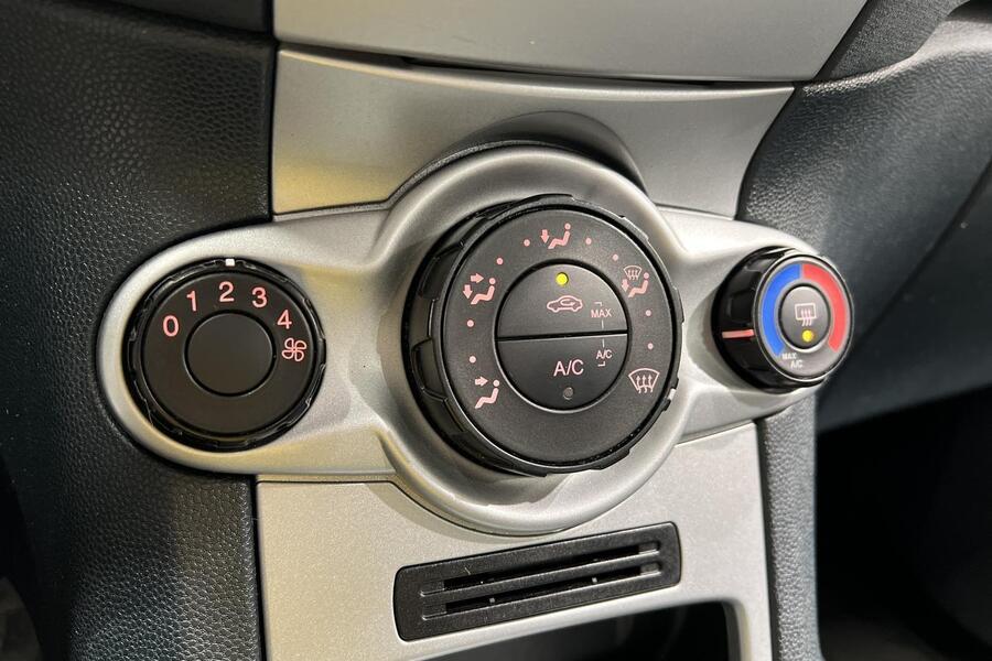 Ford Fiesta vaihtoauto