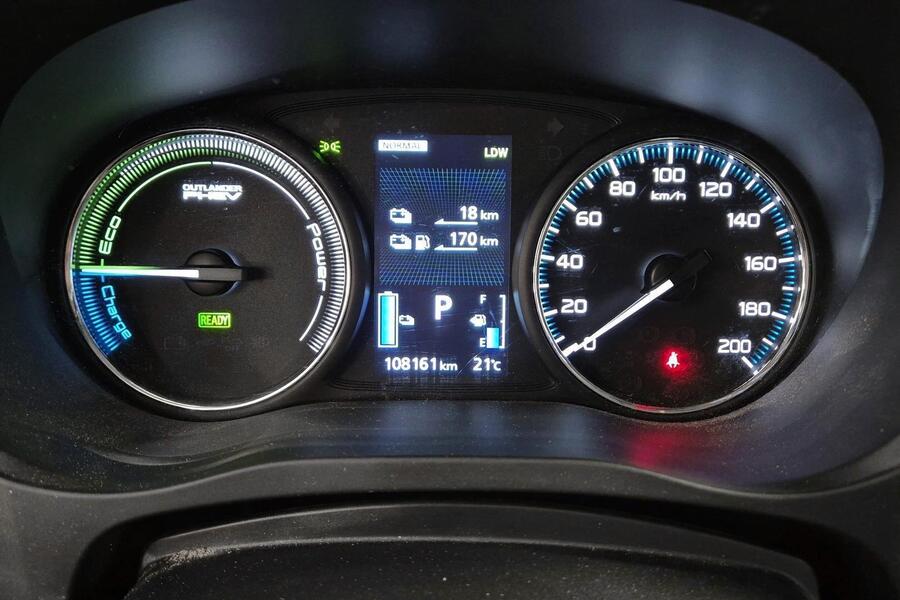 Mitsubishi Outlander PHEV vaihtoauto