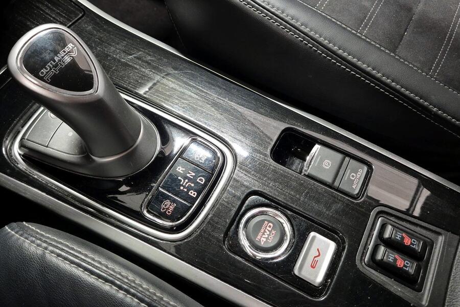 Mitsubishi Outlander PHEV vaihtoauto