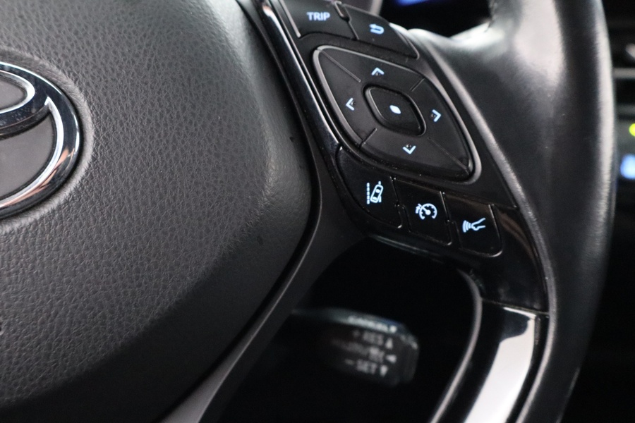 Toyota C-HR vaihtoauto