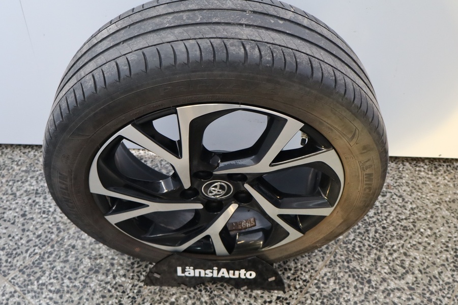 Toyota C-HR vaihtoauto