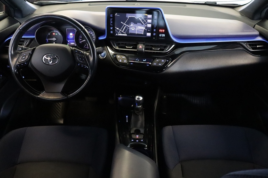 Toyota C-HR vaihtoauto