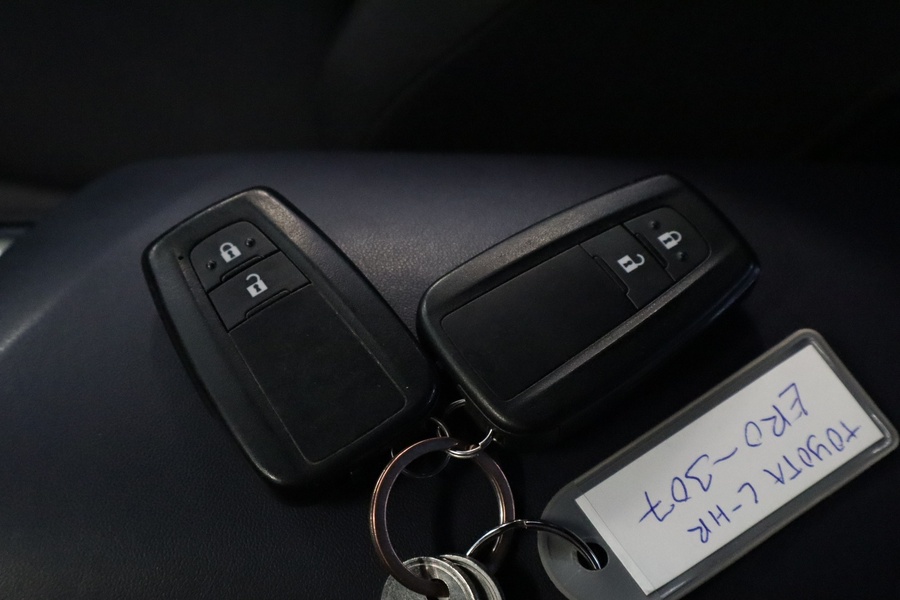 Toyota C-HR vaihtoauto