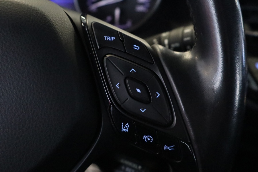 Toyota C-HR vaihtoauto