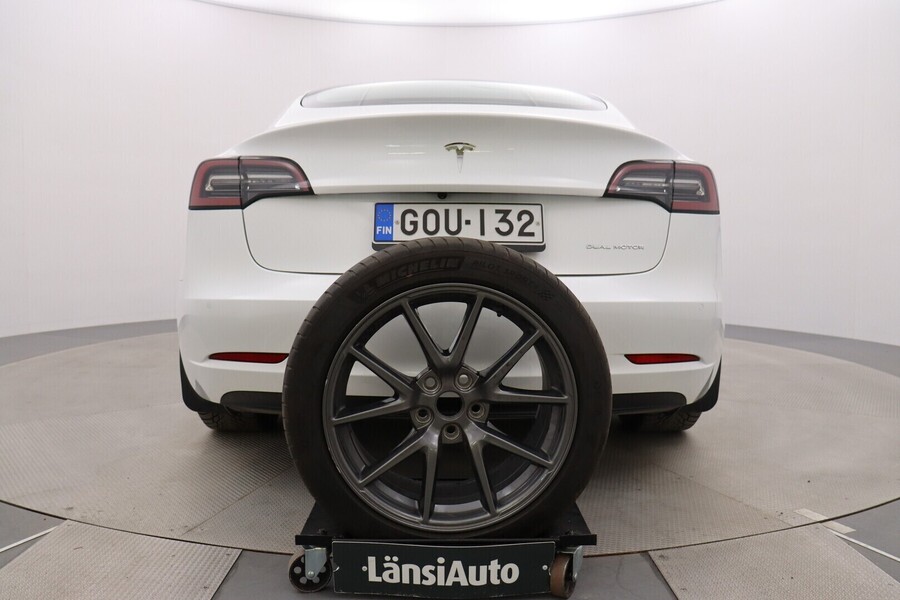 Tesla Model 3 vaihtoauto