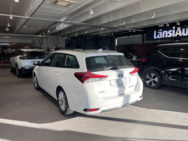 Toyota Auris vaihtoauto