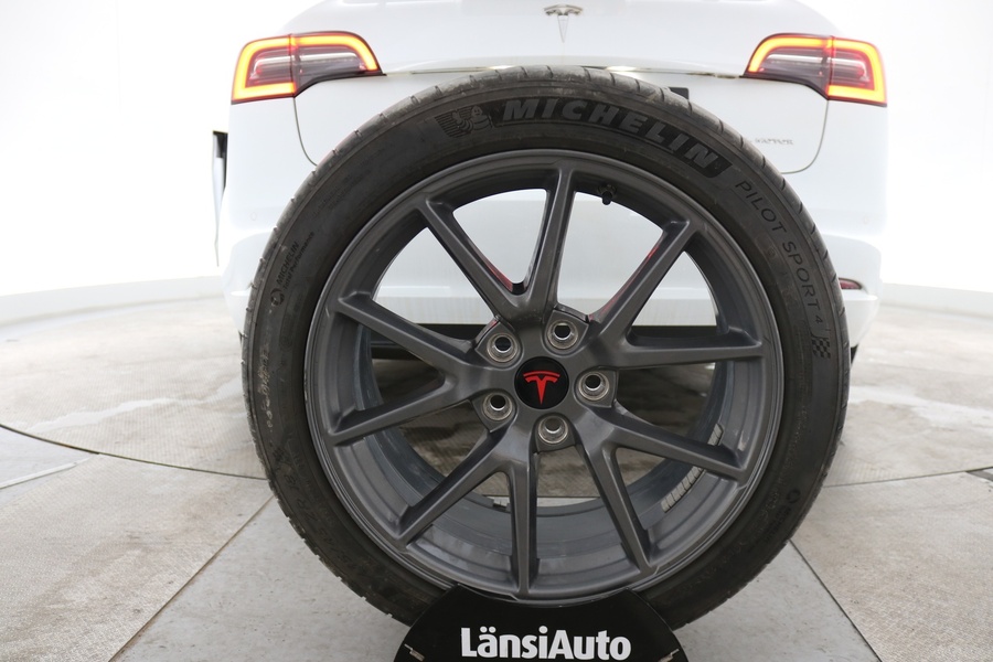 Tesla Model 3 vaihtoauto