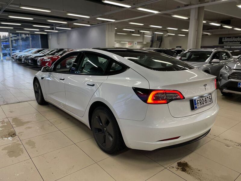 Tesla Model 3 vaihtoauto