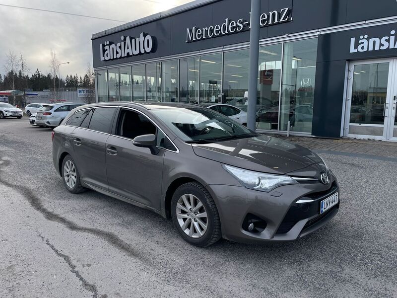 Toyota Avensis vaihtoauto