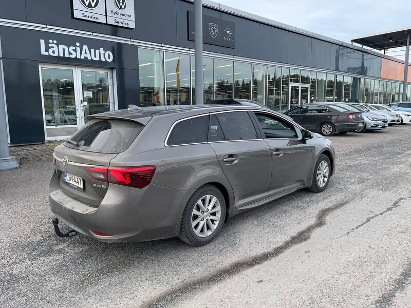 Toyota Avensis vaihtoauto