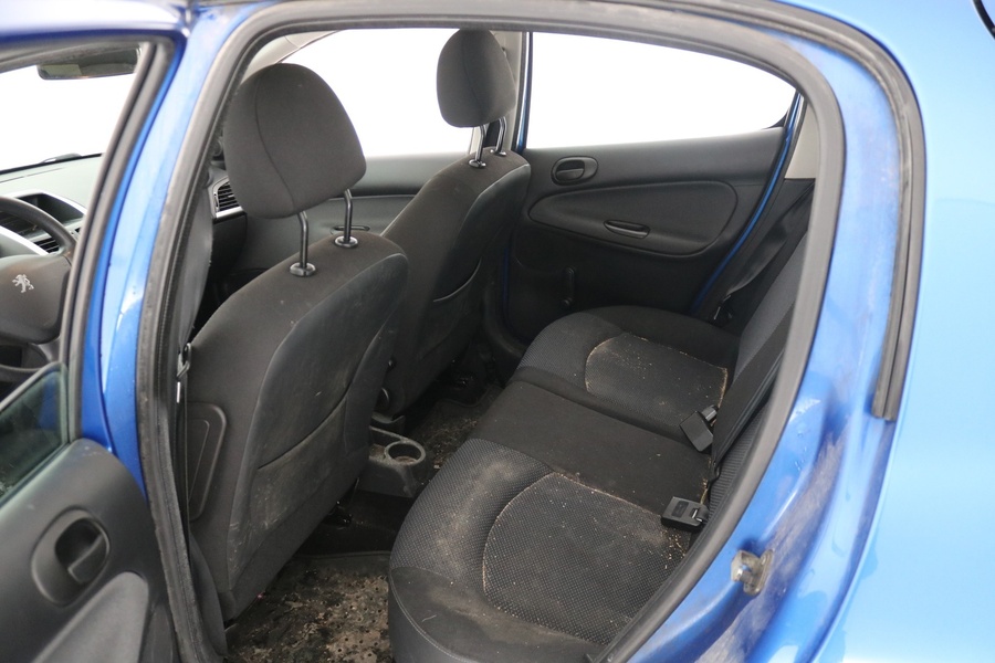 Peugeot 206 + vaihtoauto