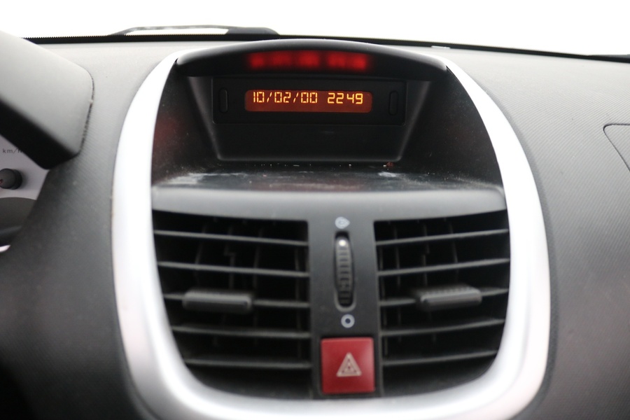 Peugeot 206 + vaihtoauto