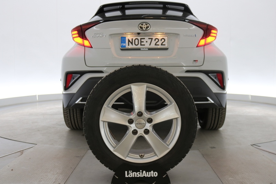 Toyota C-HR vaihtoauto