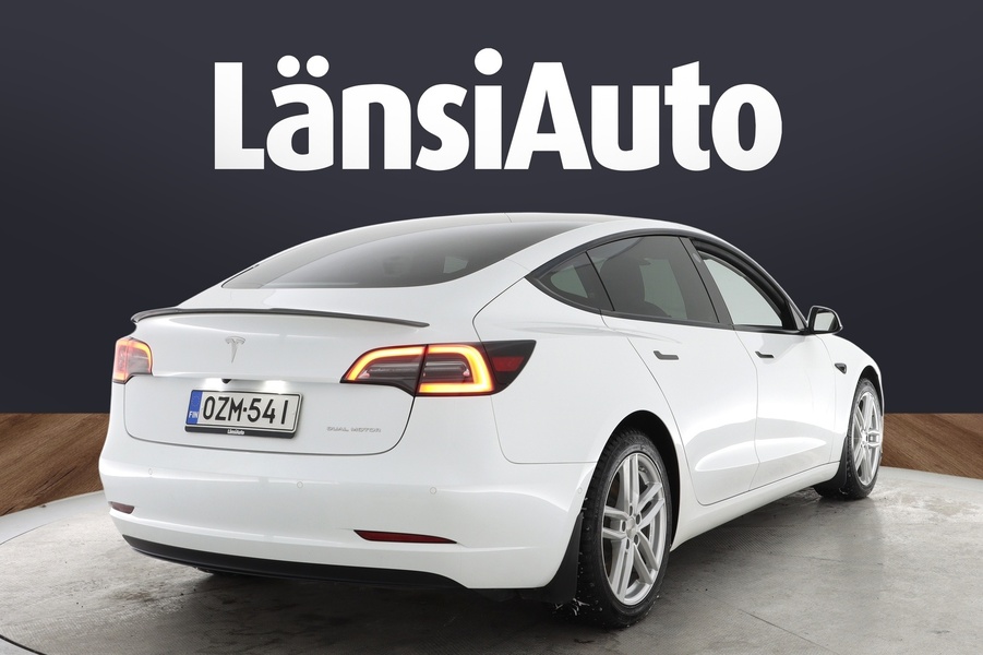 Tesla Model 3 vaihtoauto