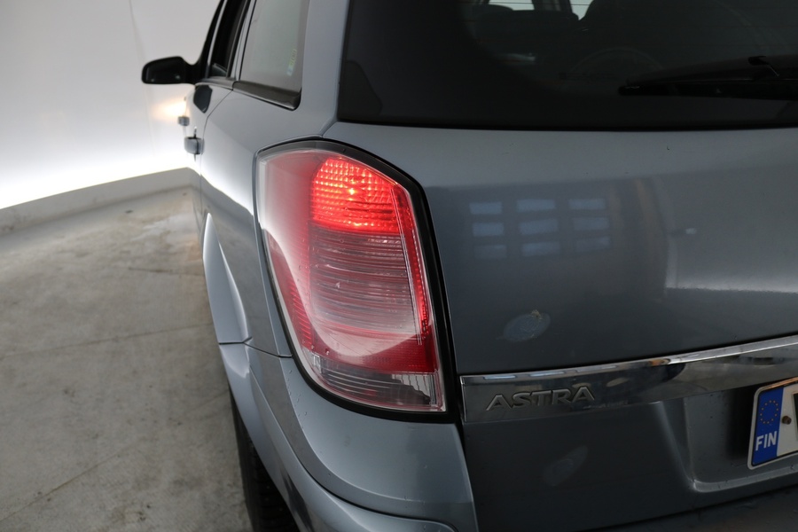 Opel Astra vaihtoauto