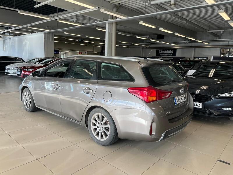 Toyota Auris vaihtoauto