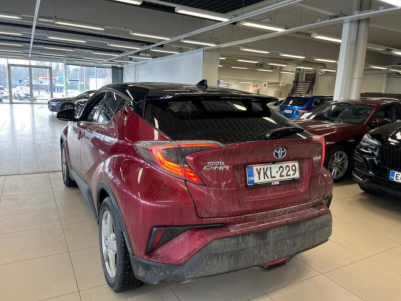 Toyota C-HR vaihtoauto