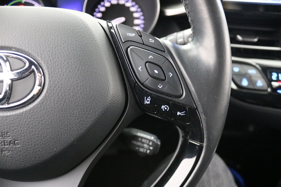 Toyota C-HR vaihtoauto