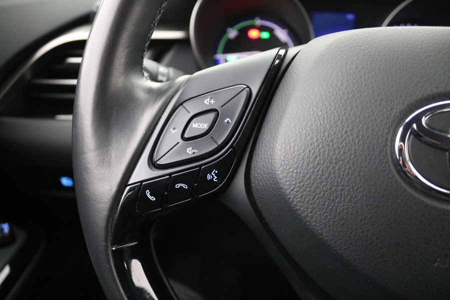 Toyota C-HR vaihtoauto