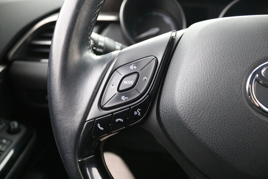 Toyota C-HR vaihtoauto