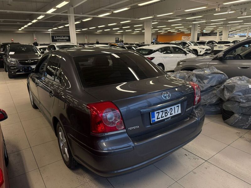 Toyota Avensis vaihtoauto