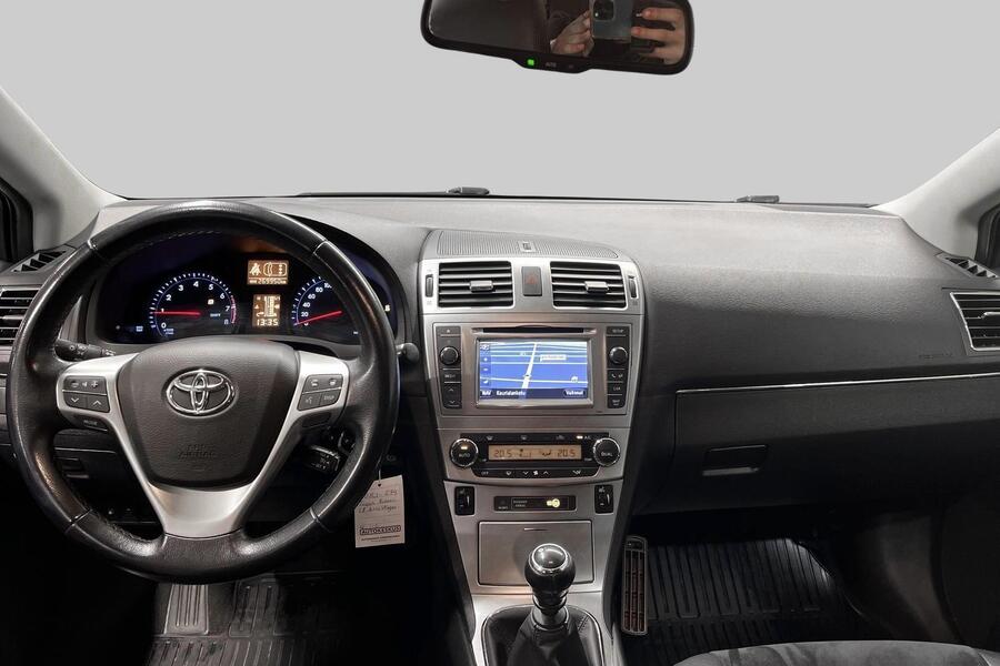 Toyota Avensis vaihtoauto