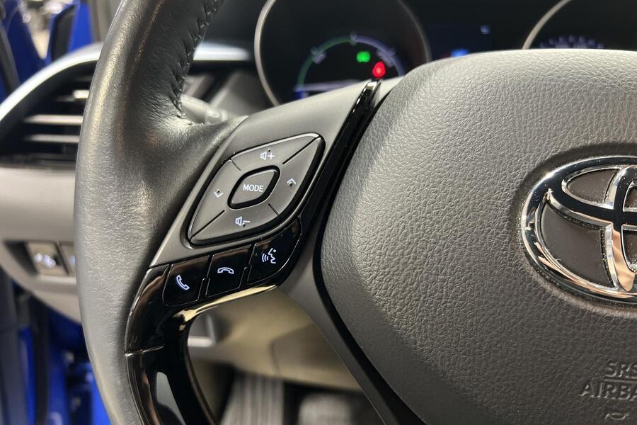 Toyota C-HR vaihtoauto