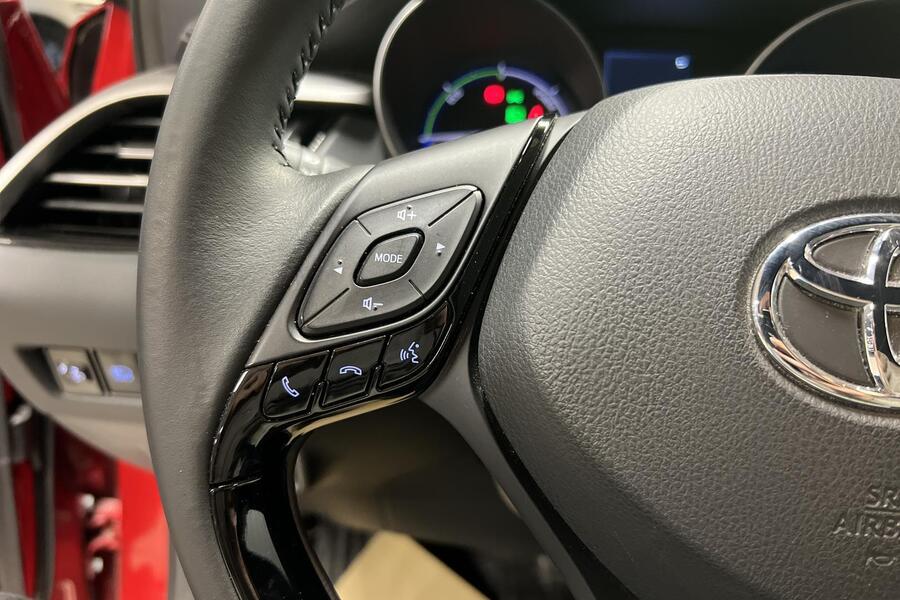 Toyota C-HR vaihtoauto