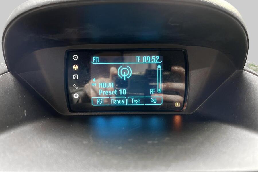 Ford Tourneo Courier vaihtoauto