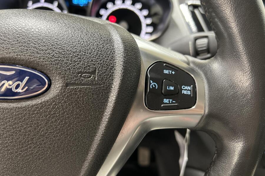 Ford Tourneo Courier vaihtoauto