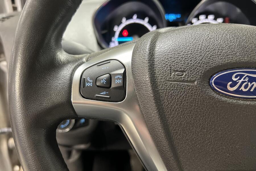 Ford Tourneo Courier vaihtoauto