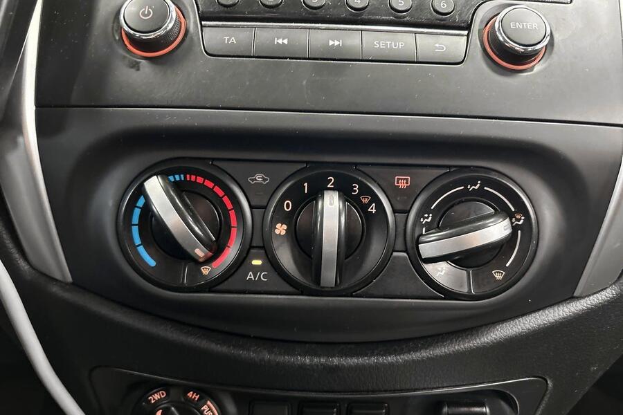 Nissan Navara vaihtoauto