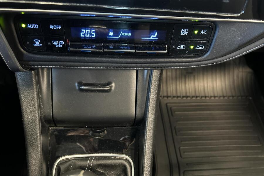 Toyota Auris vaihtoauto