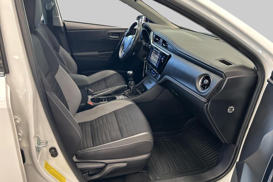 Toyota Auris vaihtoauto