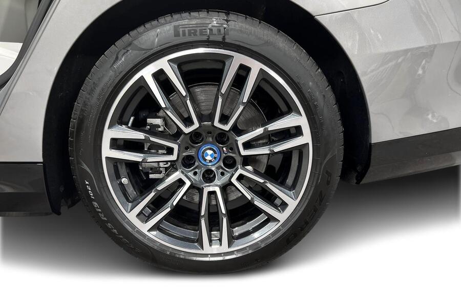 BMW i5 vaihtoauto